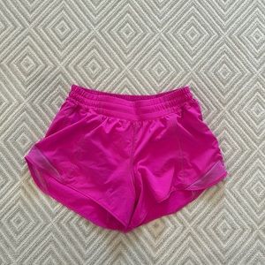 Lululemon pow pink hotty hots. Size 8. 4”